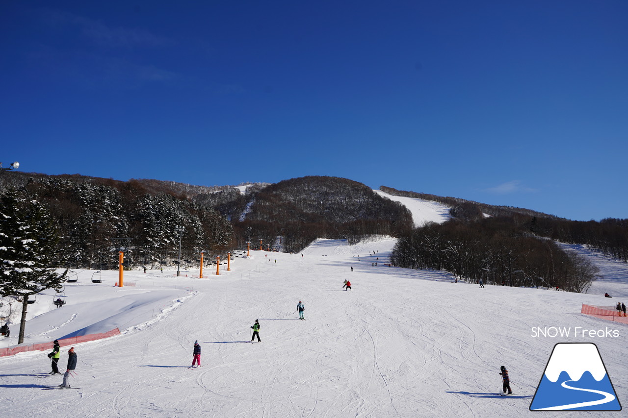 カムイスキーリンクス 今季ICチケット導入＆新装OPENのセンターハウスで快適度アップ☆そして、粉雪が舞い上がる尾形信の『パウダーガイド』!!